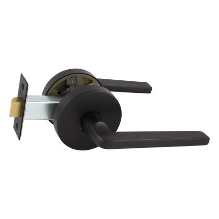 GAINSBOROUGH AVANT WITH QUICKFIX ALBA PASSAGE LEVER SET WITH LATCH MATT BLACK